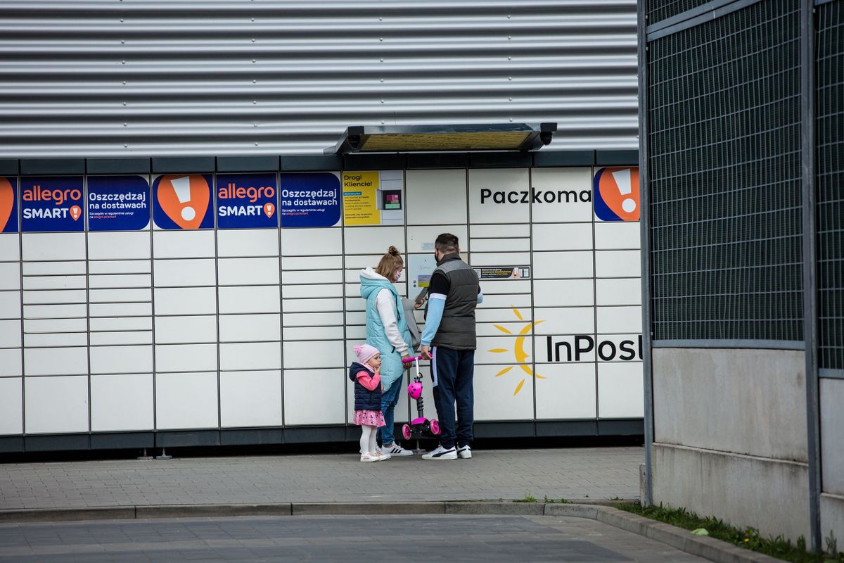 InPost stawia w Polsce nowe maszyny. Wyrastają jak grzyby po deszczu