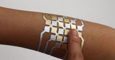 Tatuaż do obsługi smartfona - takie mamy czasy