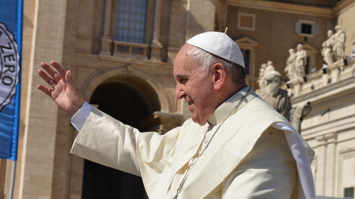 Aktywista biegł w stronę papieskiego samochodu. Służby szybko zainterweniowały 