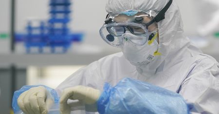"Bardzo niepokojący" nowy szczep koronawirusa. Atakuje głównie dzieci