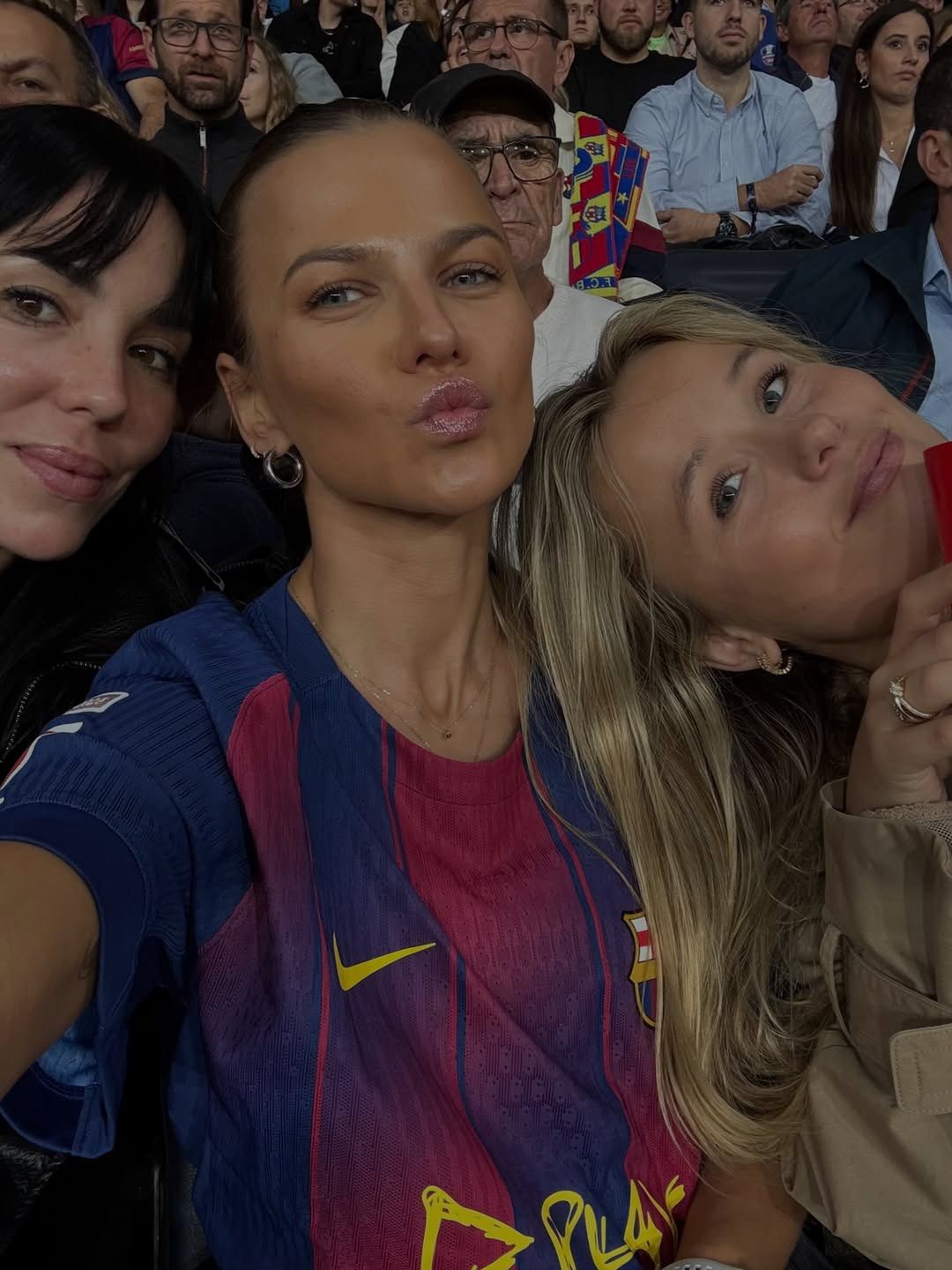 Anna Lewandowska z koleżankami