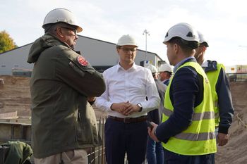 W Golubiu-Dobrzyniu powstaje miejsce schronienia dla 400 osób. Budowę wizytował wojewoda kujawsko-pomorski