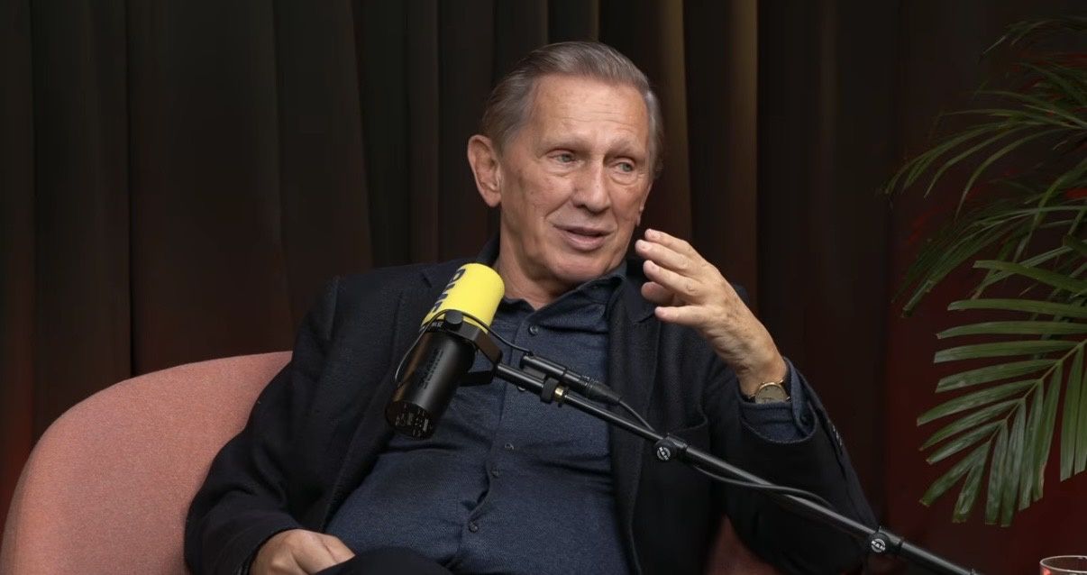 Jan Englert podczas rozmowy 