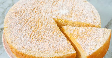 Połącz dosłownie kilka składników. Wyjdzie najbardziej puszyste ciasto na świecie