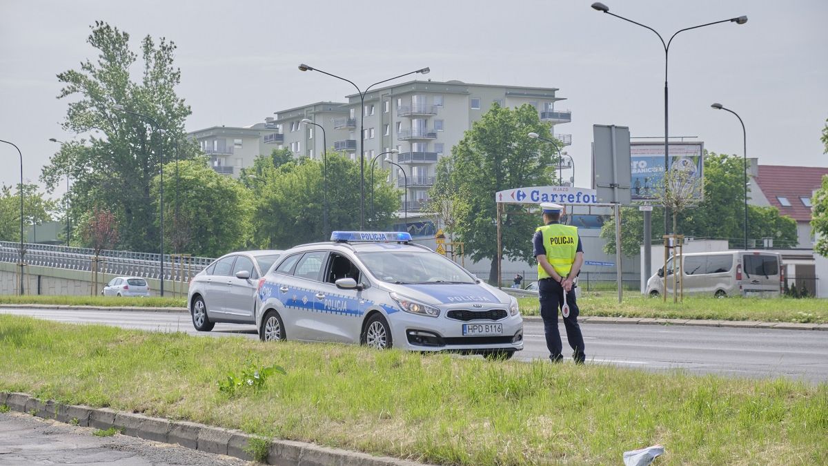 Patrol policji przy ulicy