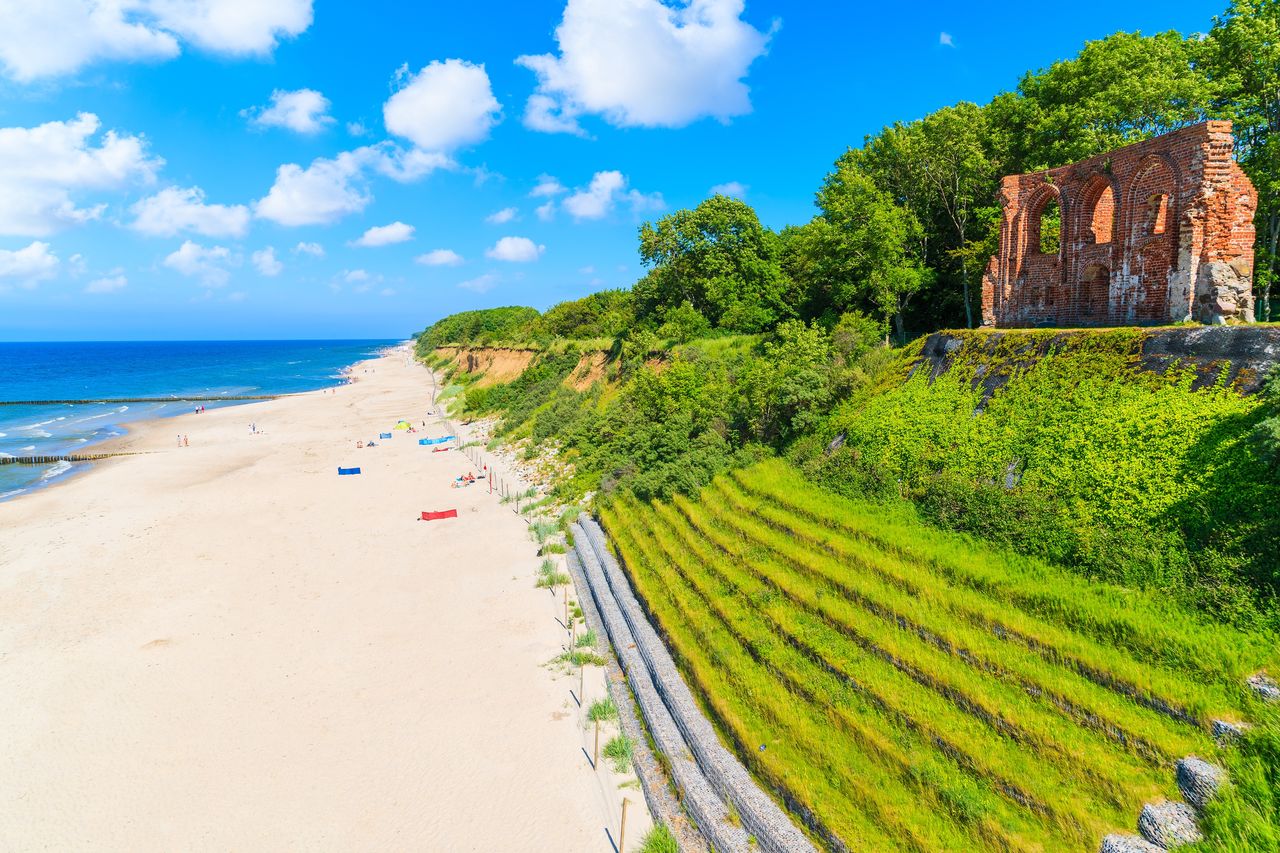 Najlepsze plaże w Polsce. Powiewa na nich Błękitna Flaga