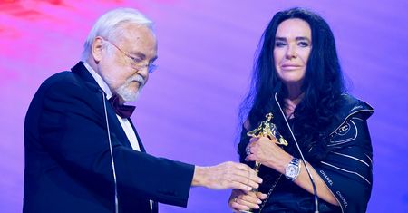 Ewa Krawczyk zaniosła statuetkę na grób. Dziś już jej tam nie ma