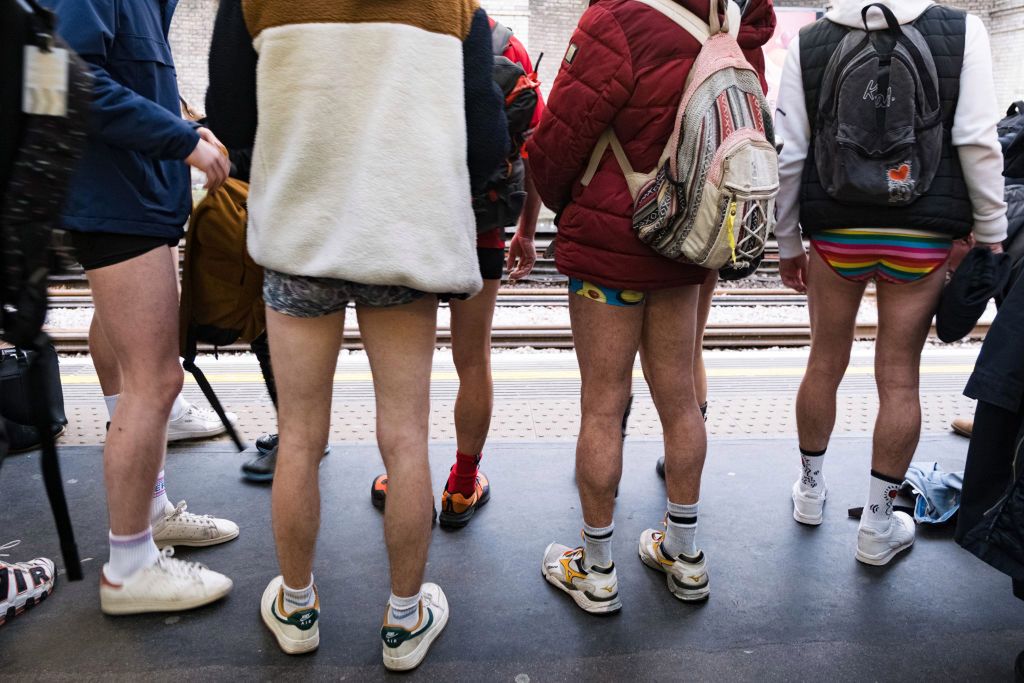 Zaskakujący widok w metrze. Tłumy podróżnych bez spodni