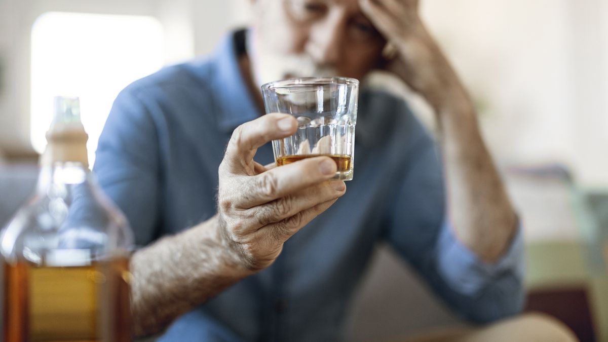 Picie "na umór" nie dotyczy tylko młodych osób