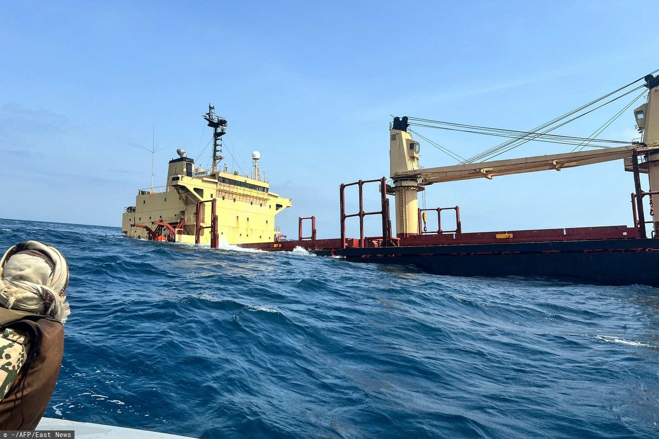 Houthis attack Greek bulk carrier tutor in the Red Sea