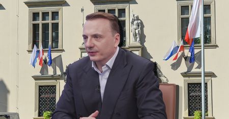Będą masowe czystki w krakowskim magistracie? Gibała odpowiada