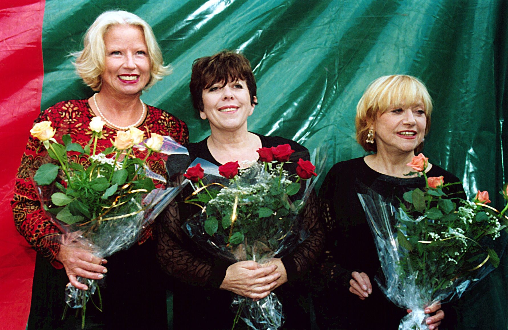 Elżbieta Jodłowska (w środku) w 2001 r.