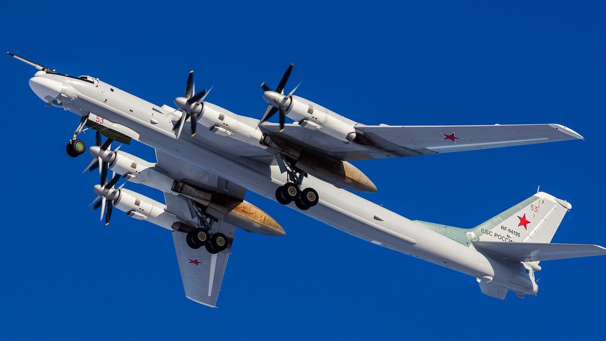 Rosyjskie Tu-95MS w asyście myśliwców Su-30 pojawiły się w poniedziałek nad Alaską. Wywołało to alarm w siłach powietrznych USA i Kanady
