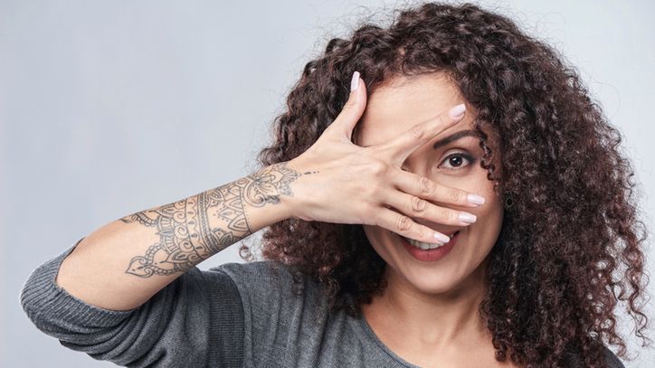 Tatuaż bransoletka, delikatna ozdoba czy wyraźny symbol? Sprawdź najciekawsze wzory 1