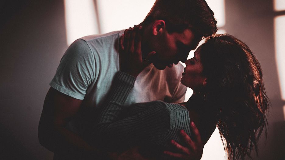 Sprzedaje pikantne materiały, by uratować dziecko. "Nie wstydź się!"