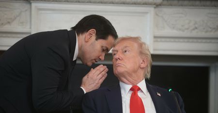 Zmiana stanowiska. Bloomber: "Jastrząb" namówił Trumpa do sankcji
