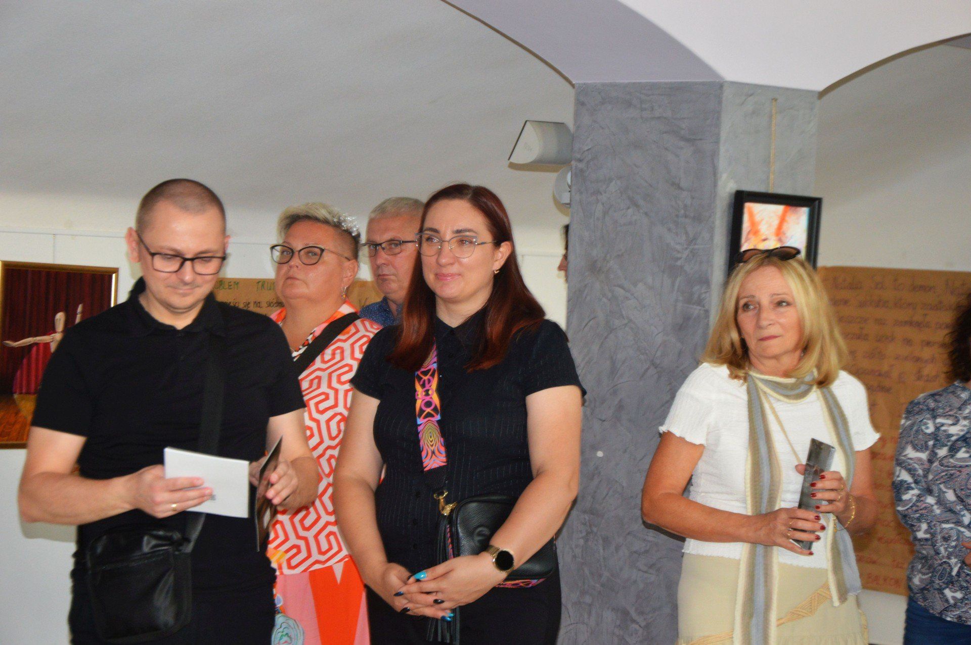 Krzysztof Gibaszewski do tej pory znany był jako pisarz. Teraz pokazał swoje obrazy. Można je oglądać w MCK w Skarżysku - Kamiennej.