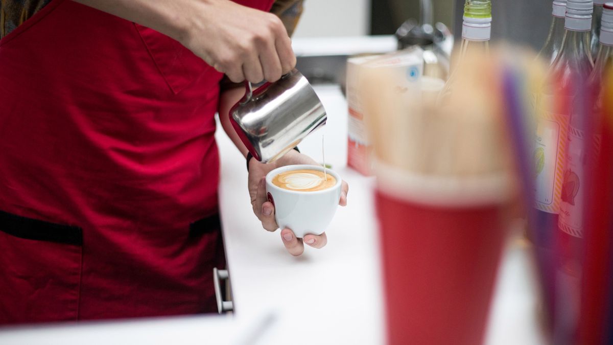Czy kawa powoduje problemy ze snem? Lepiej nie pić jej o tej porze