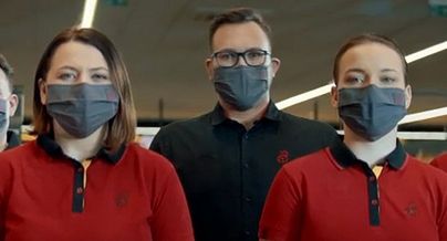 Lidl i Biedronka w nowych kampaniach dziękują swoim pracownikom (wideo)