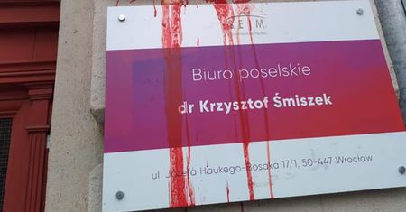 Wrocław. Atak na biuro poselskie Lewicy. Sprawcy grozi do 5 lat więzienia