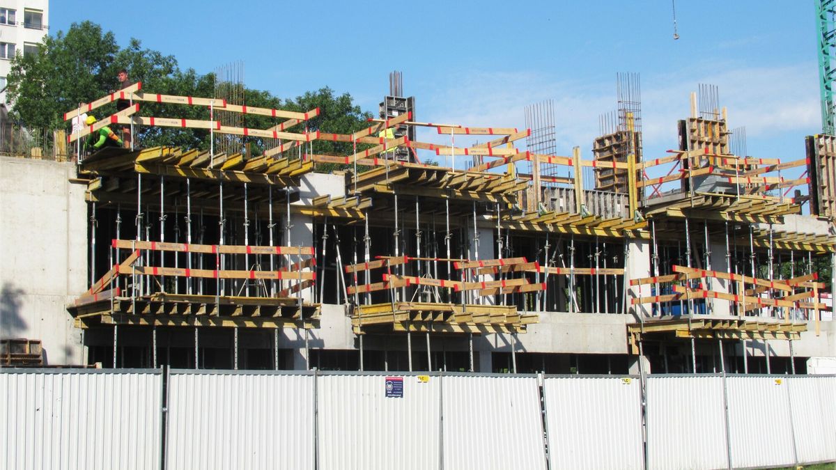 Stock Marek Bazak
Fot. Zofia i Marek Bazak/East News, 
Wojewodztwo mazowieckie, Warszawa, Praga Polnoc. N/z budowa nowego osiedla mieszkaniowego.
ZOFIA BAZAK