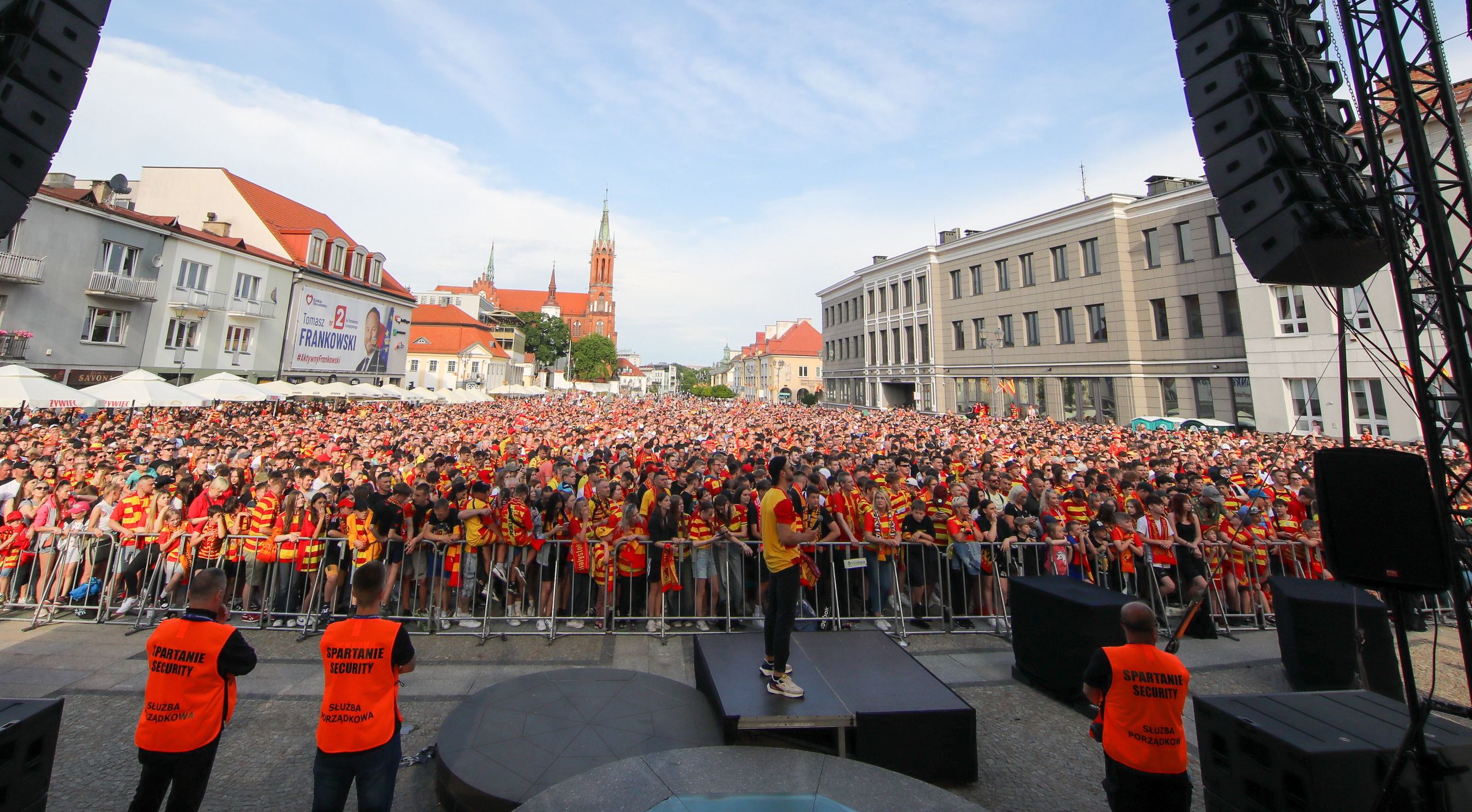 Kibice Jagiellonii na ulicach miasta oglądali mecz z Wartą. 