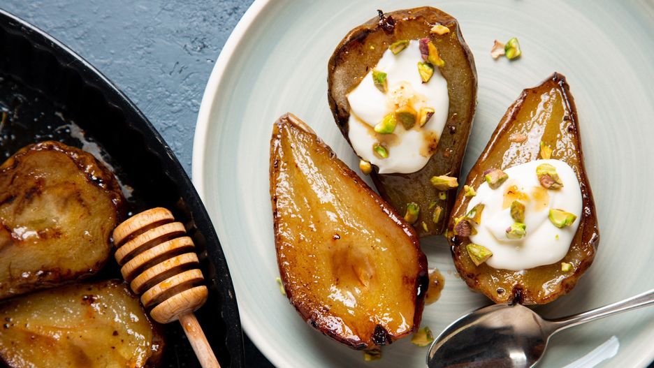 Pieczone gruszki z miodem i orzechami