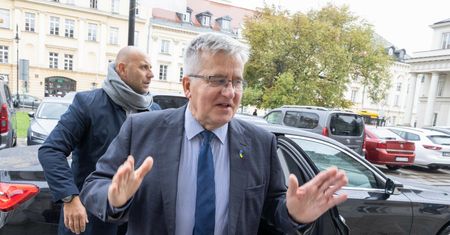 Bronisław Komorowski wkręcony przez rosyjskich komików? "To jakaś bzdura"