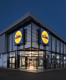 Dyskonty spożywcze przebudowują sklepy. Dwupiętrowy eko-Lidl i "zabytkowa" Biedronka