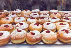 Tłusty czwartek. Ile powinniśmy zapłacić za pączka?