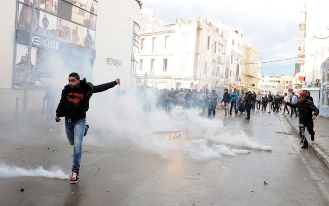 Zamieszki w Tunezji. Nie żyje policjant