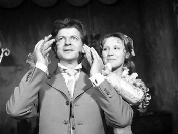 Był mężem znanej aktorki. Uciekła od niego w środku nocy