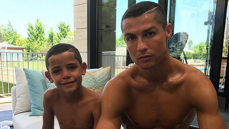 Zdjęcie okładkowe artykułu: Instagram / cristiano / Na zdjęciu: Cristiano Ronaldo (z prawej) ze swoim synem