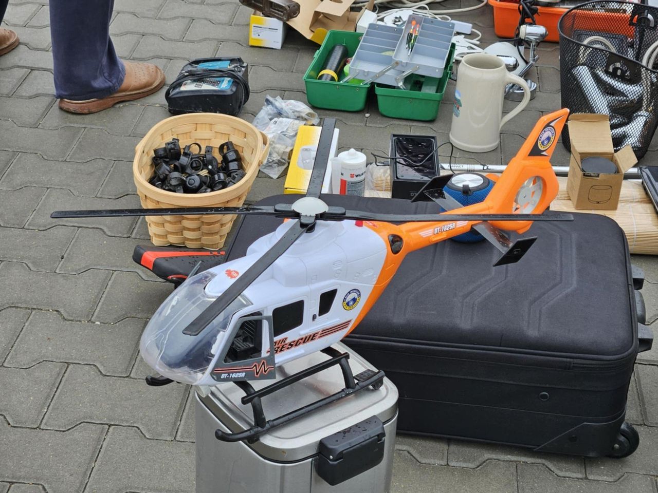 Białystok: Od buraków - przez helikoptery - po samochody. Co można kupić w niedzielę na giełdzie przy Andersa?