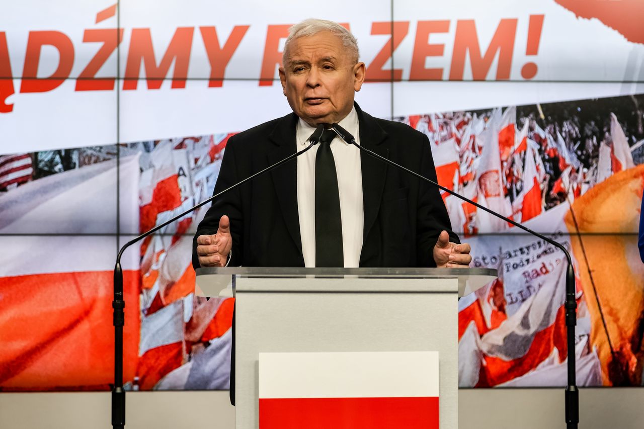 "Kompromituje się". Kaczyński rzuca oskarżeniami