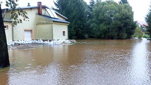 Piłkarze walczyli z powodzią. Rywale nie zgodzili się na przełożenie meczu