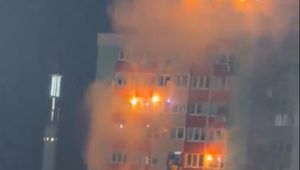 Co za oprawa! Blok "zapłonął"