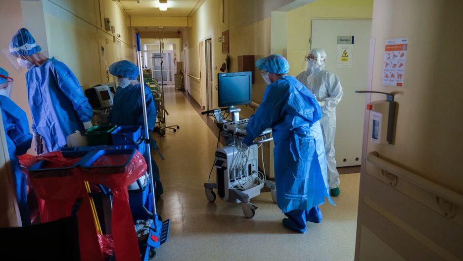 Koronawirus w Polsce. Adam Niedzielski podjął decyzję ws. obostrzeń