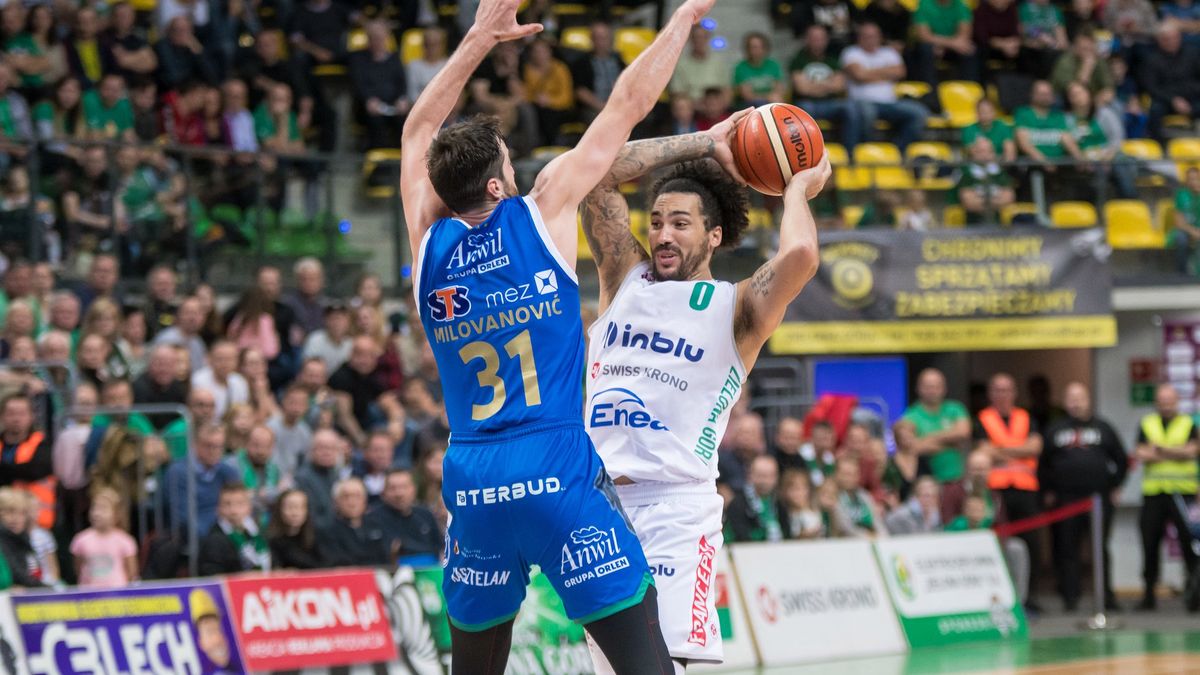 Materiały prasowe / Tomasz Browarczyk / basketzg.pl / Na zdjęciu: Drew Gordon i Milan Milovanović