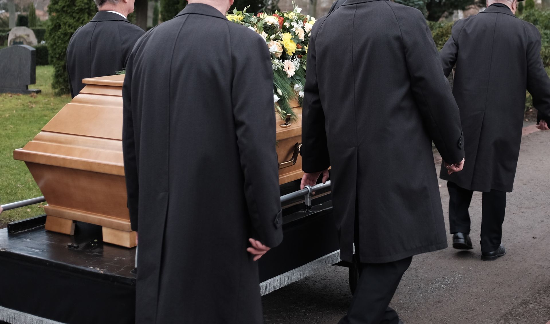 Zasiłek pogrzebowy dla Ukraińców w Polsce: Mit o przywilejach czy sprawiedliwe świadczenie ZUS?