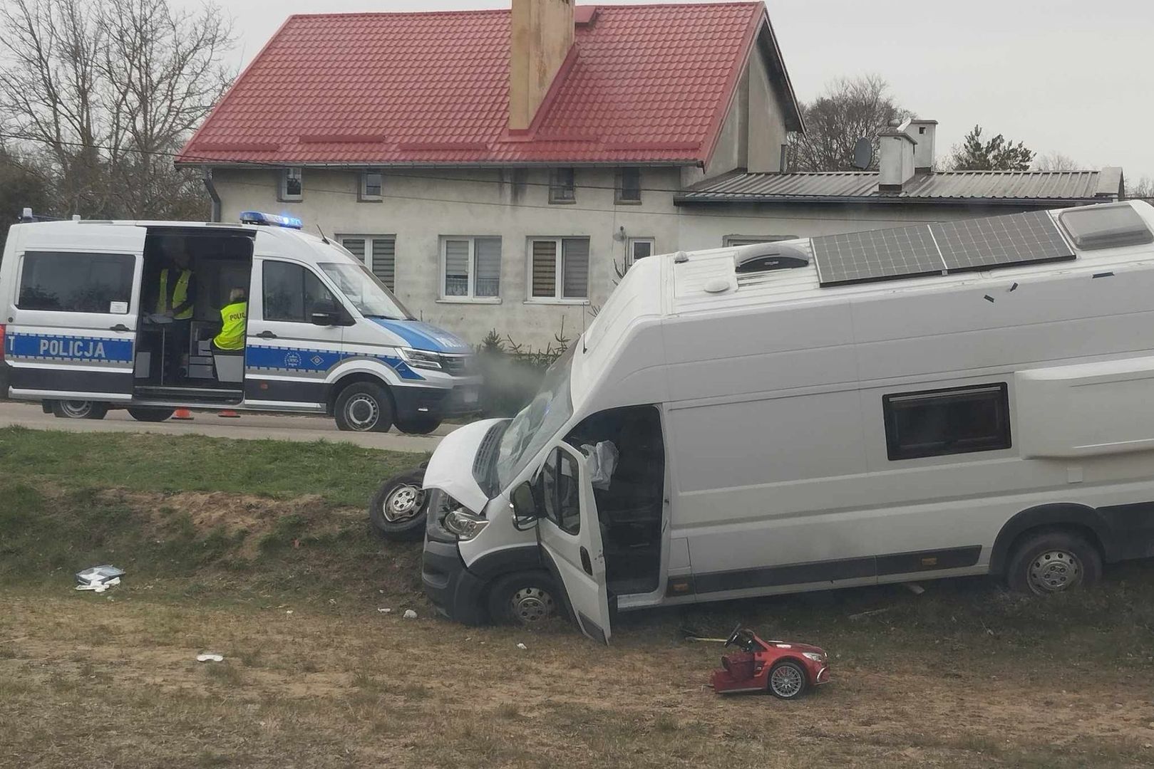 Był pijany. Wjechał w rodzinę z dzieckiem. Teraz się wybiela