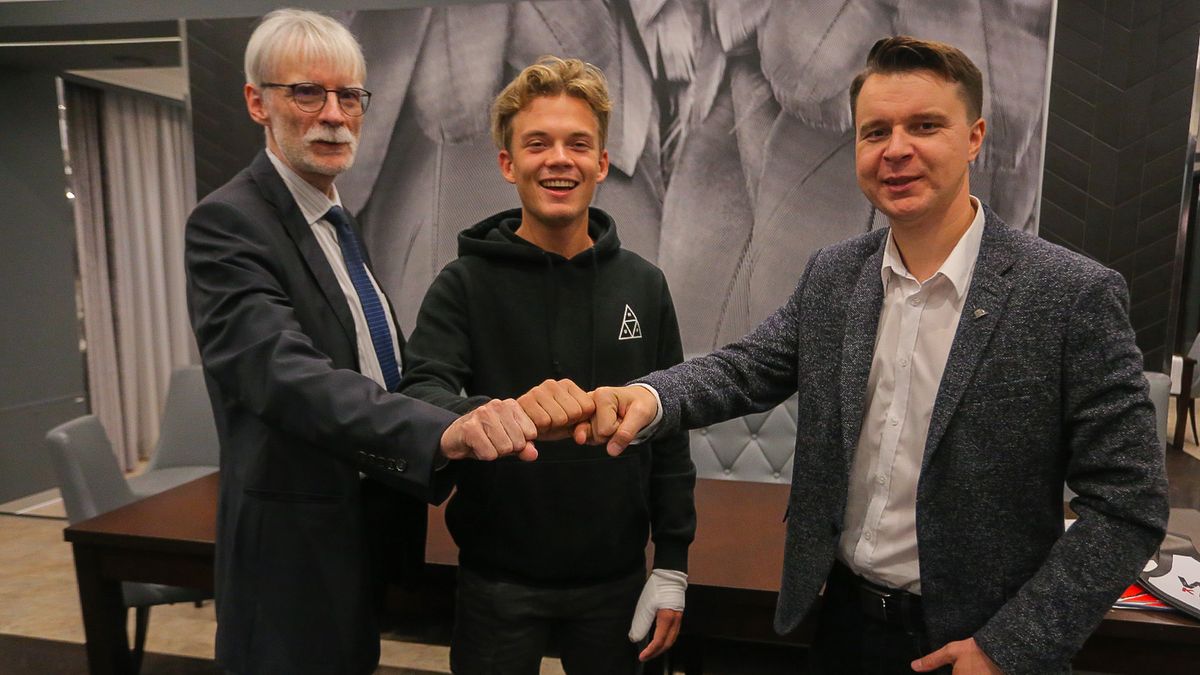 Materiały prasowe / wilkikrosno.pl / Od lewej: Robert Dobosz (prezes Wilków), Lars Skupień i Grzegorz Leśniak (wiceprezes)