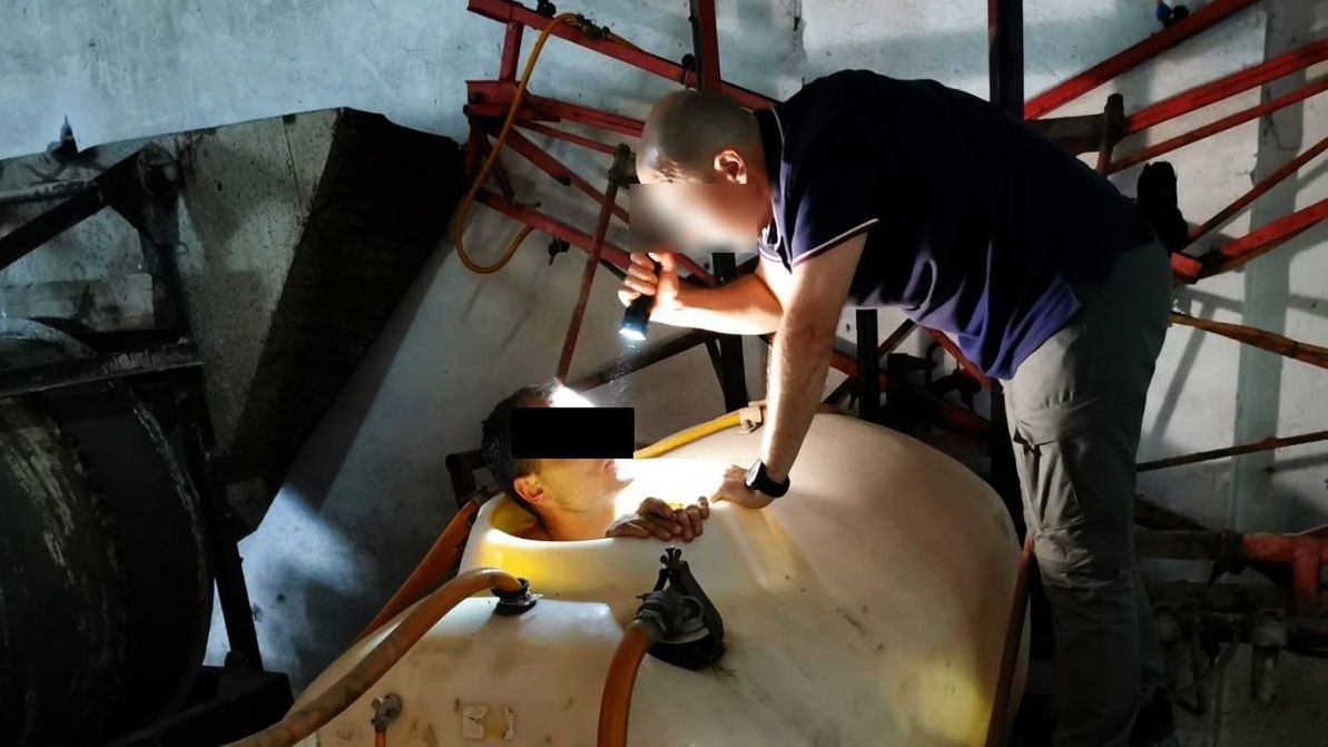 35-latek ukrył się w beczce opryskiwacza 