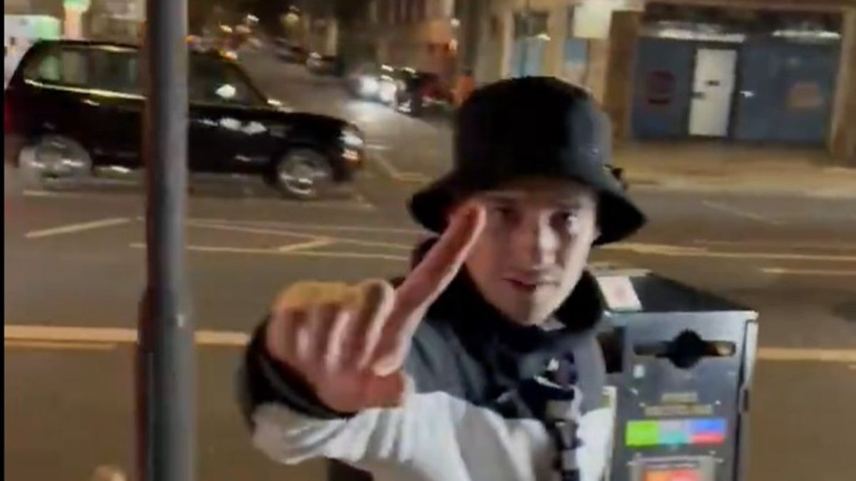 Kibic Realu Madryt po meczu Ligi Mistrzów z Arsenalem FC