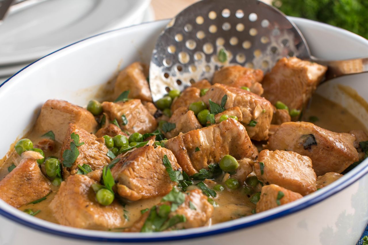 Potrawka z indyka z zielonym groszkiem – lekki obiad bez zbędnej