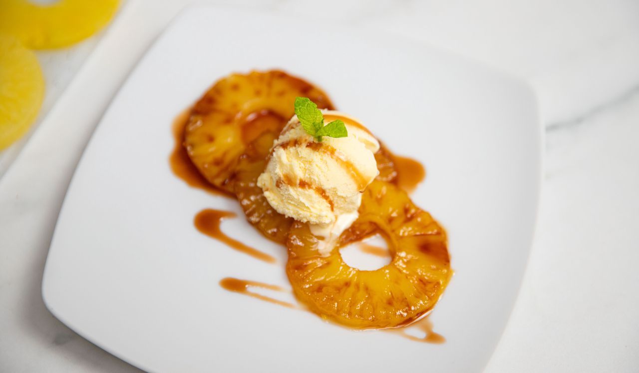 Pineapple rings with ice cream