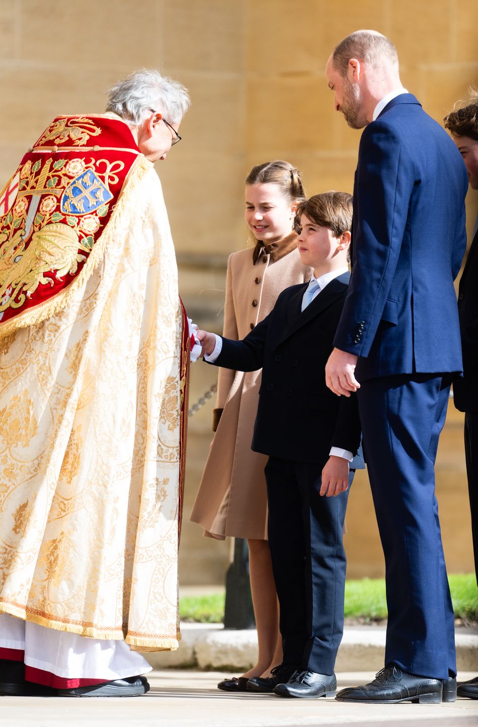 Rodzina królewska w drodze na nabożeństwo wielkanocne