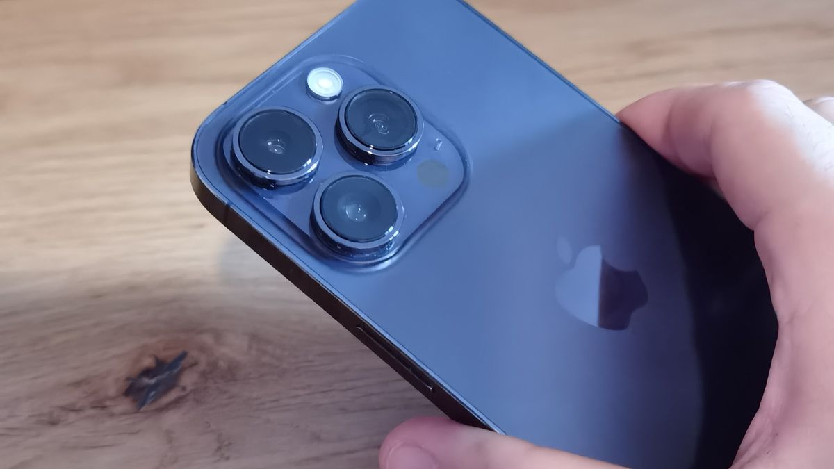 iPhone 14 Pro ma problemy z głównym aparatem.