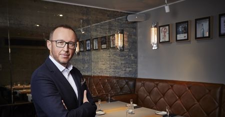 Odmrażanie gospodarki. "Nawet pełny lokal jest w połowie pusty"