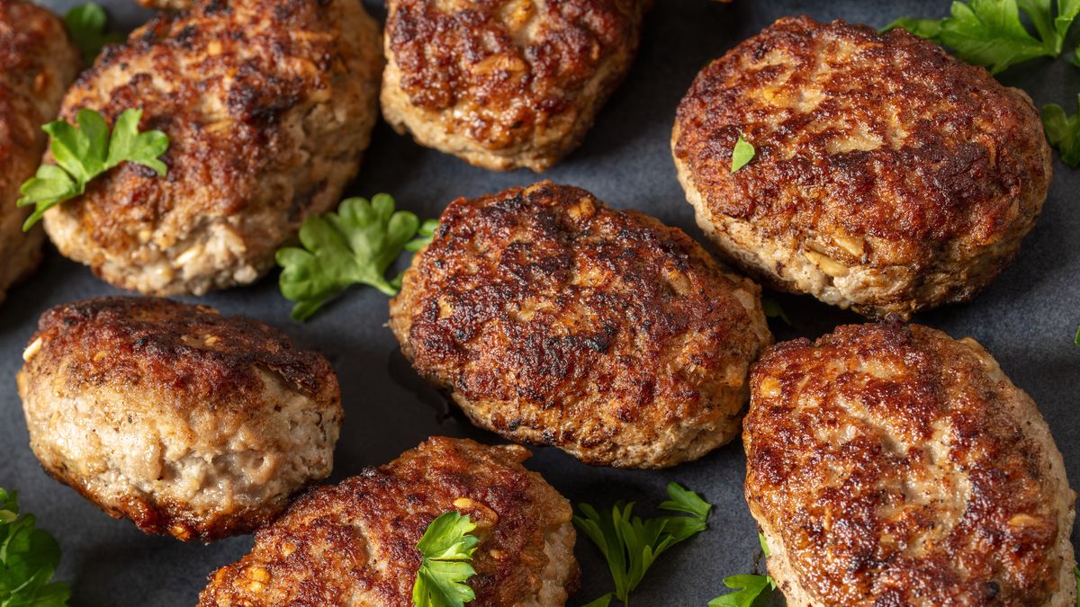 Kotlety mielone z dodatkiem koperku smakują genialnie